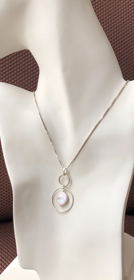 Freshwater Pearl Pendant Necklace 18” Chain